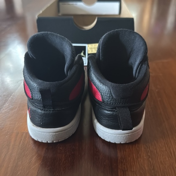 Air Jordan Access Black/Red (TD) Size: 8 Toddler - Picture 8 of 9